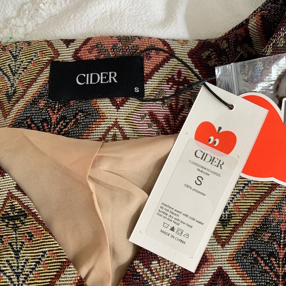 Patterned Vest - Picture 3 of 3